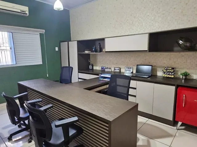 Imagem: Prédio comercial para venda em frente a