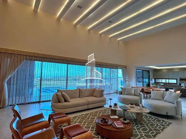 Imagem: A casa possui 4 Dormitórios, 4 Suítes, 6 Banheiros, 8