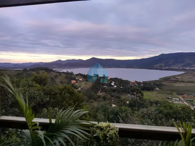 Imagem: A casa possui 1 Dormitório, 1 Banheiro, 2 Vagas na