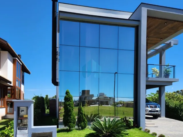 Imagem: Bela Casa de Alto Padrão, ao Lado da Surfland