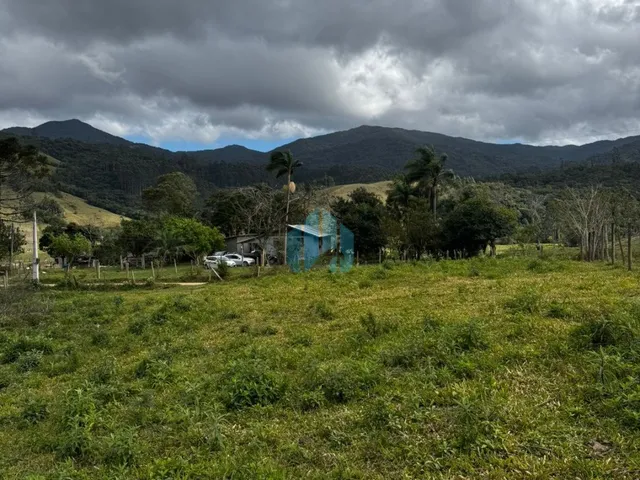 Imagem 2: Amplo Terreno, Águas Mornas