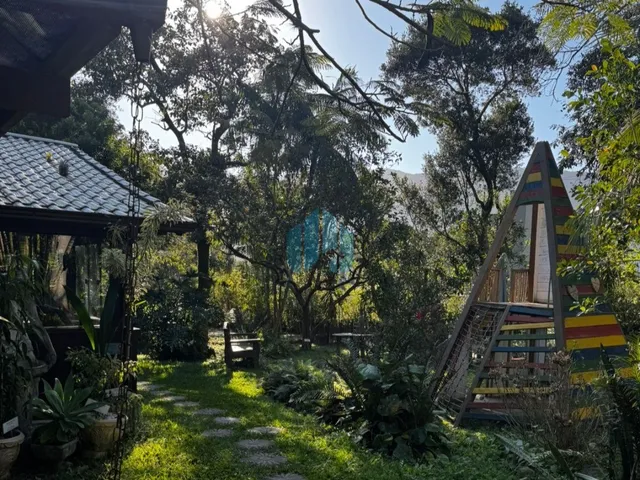 Imagem 16: Belo Imóvel Residencial e Comercial, com Cinco Residências, a 1,5 km da Praia do