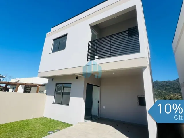 Imagem: A casa possui 2 Dormitórios, 2 Suítes, 2 Banheiros, 2