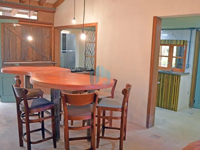 Imagem 2: Belo Imóvel com Dois Lofts + Salão, em Meio à Natureza e Próximo à Cachoeira