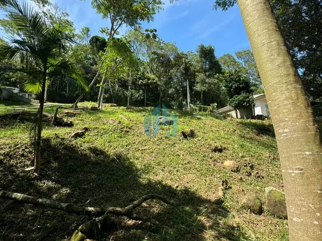Imagem: O terreno possui 2.973m² de Área Privada e está