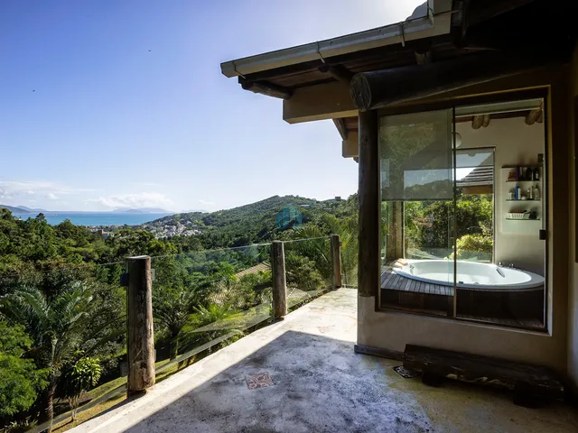 Imagem: Linda Casa Localizada na Praia do Silveira
