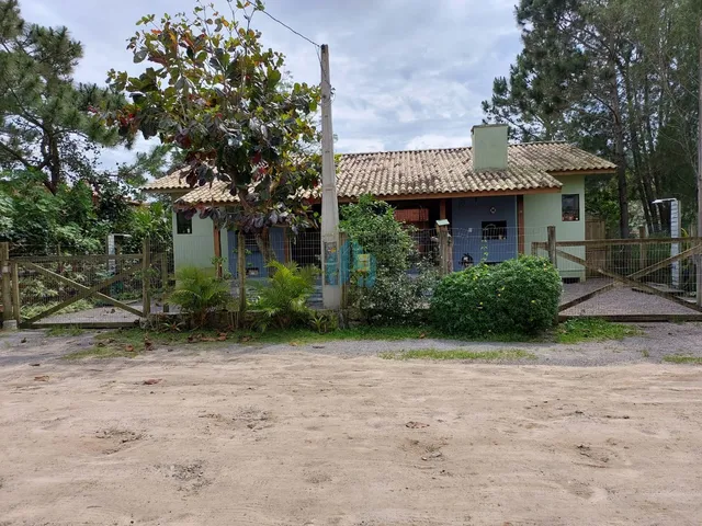 Imagem 4: Duas Casas Localizadas na Praia da Ferrugem, em Garopaba, a 200 m do Mar e do Centrinho