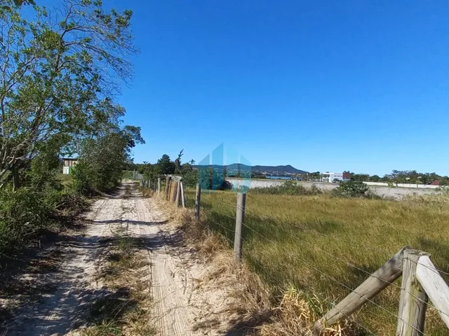 Imagem 4: Amplo Terreno com Acesso à Lagoa da Ibiraquera, Próx. às Praias do Rosa e Ouvidor!
