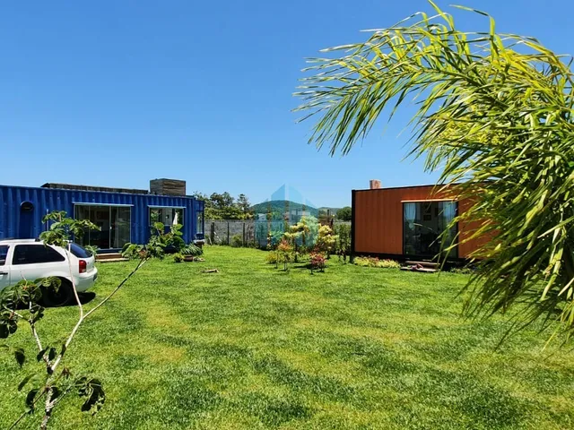 Imagem: Duas Casas Containers a 200 m da Lagoa da