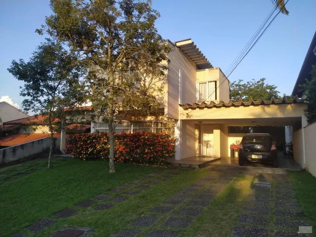 Imagem: A casa em condomínio possui 4 Dormitórios, 2 Suítes, 4