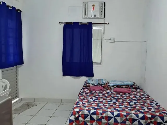 Imagem: A kitnet possui 1 Dormitório, 1 Banheiro, Acomodam 3
