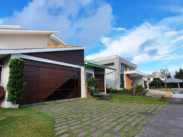 Imagem: A casa possui 6 Dormitórios, 3 Suítes, 4 Vagas na