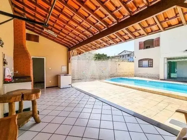 Imagem: Casa À Venda, 7 Quartos, 3 Suítes, 4 Vagas