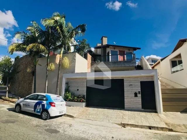Imagem: Casa com 3 Dormitórios À Venda, 330 M²