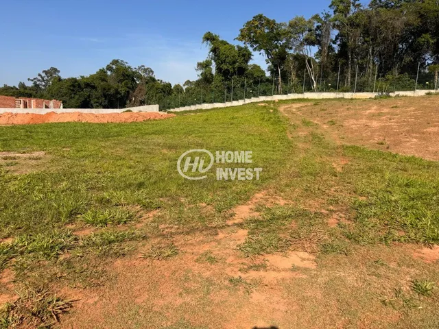 Imagem: O terreno possui 858m² de Área Privada e está localizado