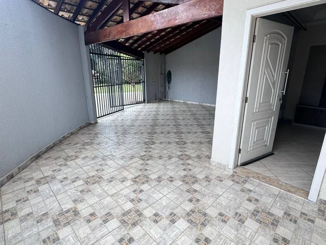 Imagem: A casa possui 3 Dormitórios, 1 Suíte, 2 Banheiros, 207m²