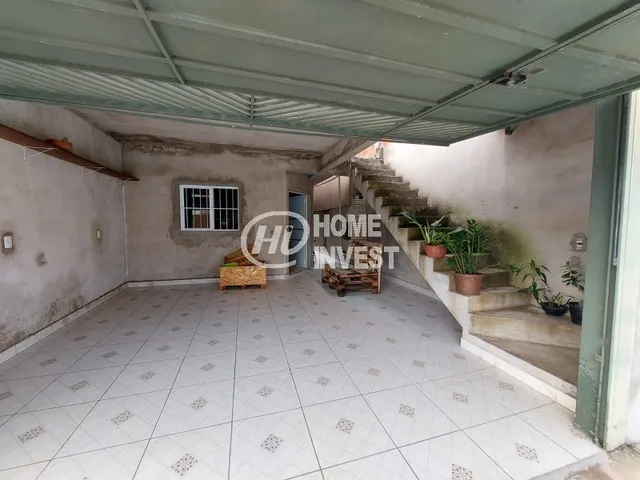 Imagem: A casa possui 4 Dormitórios, 2 Banheiros, 2 Vagas na