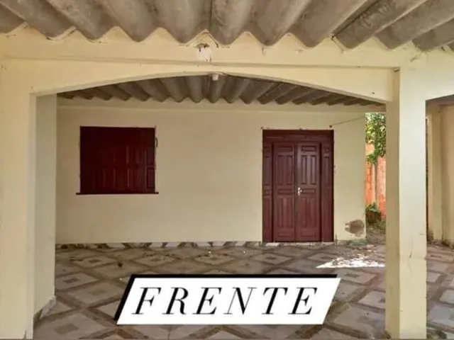 Imagem: A casa possui 2 Dormitórios, 1 Suíte, 1 Banheiro e está