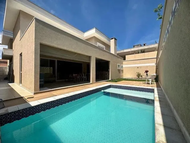 Imagem: Sobrado com Piscina no Condomínio Residencial