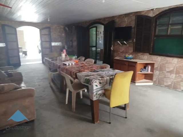 Imagem 3: Casa à Venda em Guaratuba-PR - Bairro Coroados 5 Quartos, 2 Salas, 3 Banheiros, 200m²