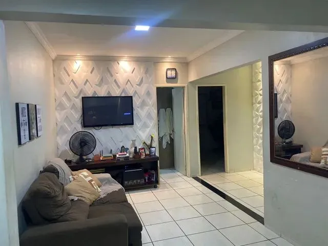 Imagem: O apartamento possui 2 Dormitórios, 1 Banheiro, 1 Vaga na