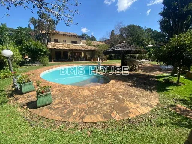 Imagem: A casa possui 4 Dormitórios, 4 Suítes, 4 Banheiros, 5