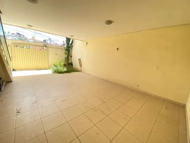 Imagem: Casa com 03 Quartos, Suíte, 04 Vagas no