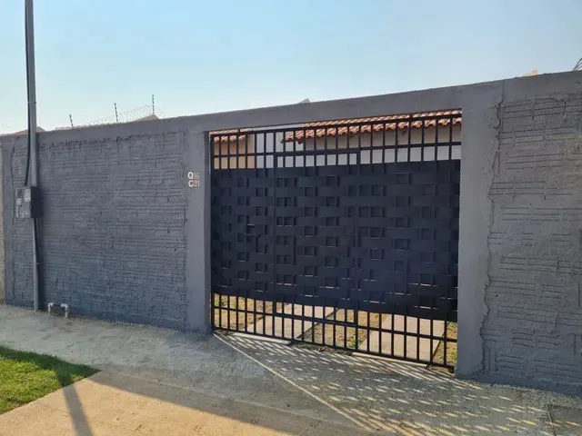 Imagem: A casa possui 2 Dormitórios, 1 Banheiro, 1 Vaga na