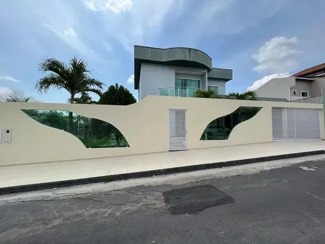 Imagem: A casa em condomínio possui 3 Dormitórios, 3 Suítes, 2