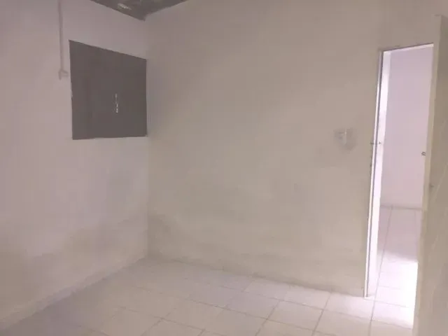 Imagem 14: Casa Igapó 2Q,Cz,Wc, Sala, 2Wc(Suíte), A. Serv, Garagem Coberta e Quintal Amplo