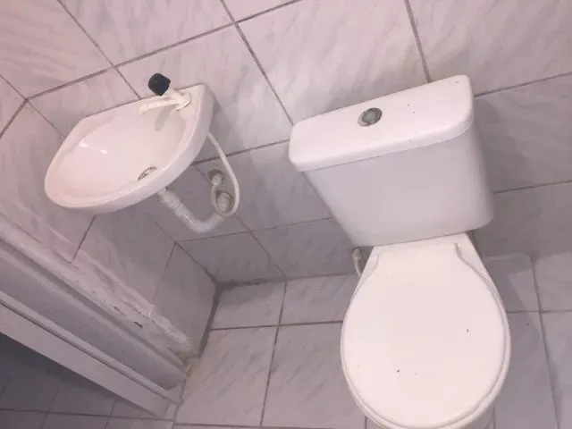Imagem 3: Casa Igapó 2Q,Cz,Wc, Sala, 2Wc(Suíte), A. Serv, Garagem Coberta e Quintal Amplo