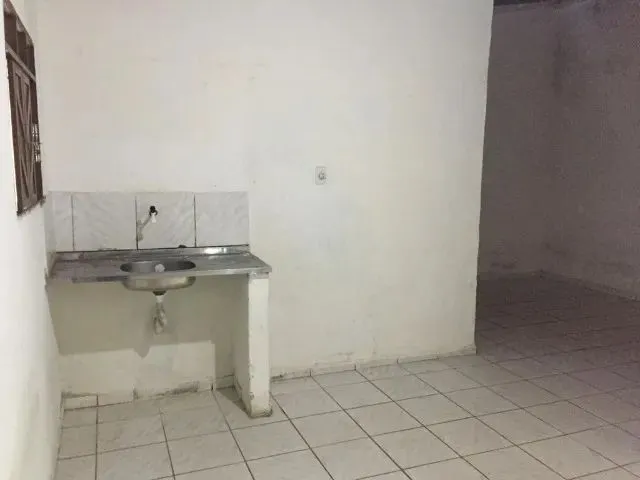 Imagem 2: Casa Igapó 2Q,Cz,Wc, Sala, 2Wc(Suíte), A. Serv, Garagem Coberta e Quintal Amplo