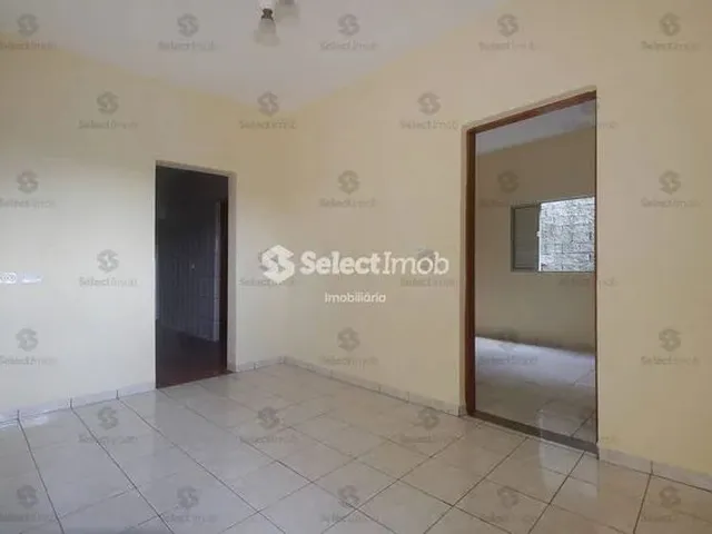 Imagem: Casa de 2 Quartos para Alugar no Bairro