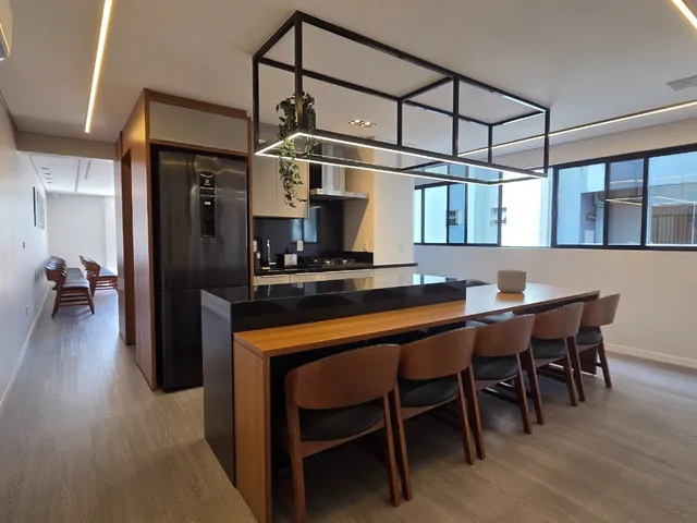 Imagem: O apartamento possui 2 Dormitórios, 1 Suíte, 2 Banheiros,