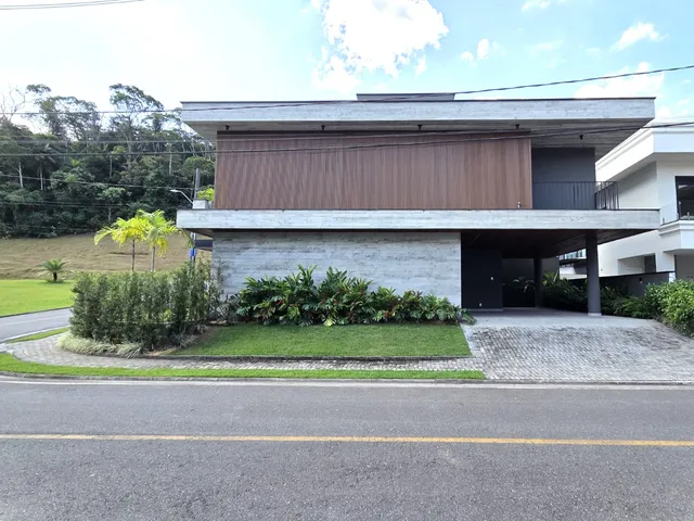 Imagem: A casa em condomínio possui 3 Dormitórios, 3 Suítes, 3