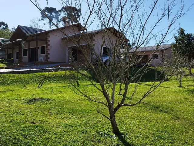 Imagem: A casa possui 3 Dormitórios, 1 Suíte, 3 Banheiros, 5