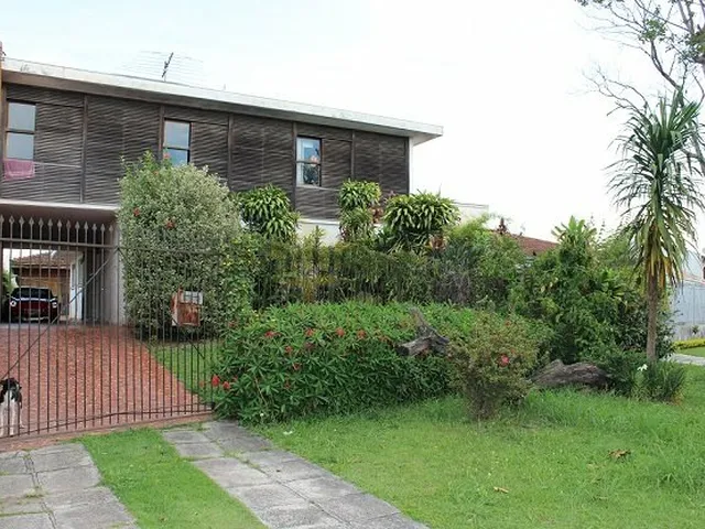 Imagem: Casa Padrão para Venda em Guabirotuba Curitiba-PR