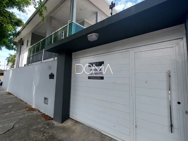 Imagem 1: Casa com fino acabamento no segundo andar (linear