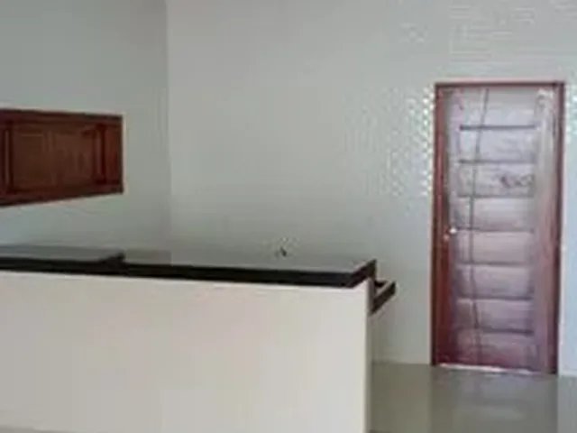 Imagem: A casa possui 2 Dormitórios, 2 Banheiros, 2 Vagas na