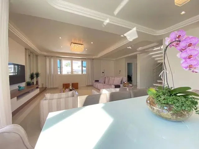 Imagem 2: Casa para Aluguel com 420 Metros Quadrados com 4 Quartos em Jurerê - Florianópolis - Sc