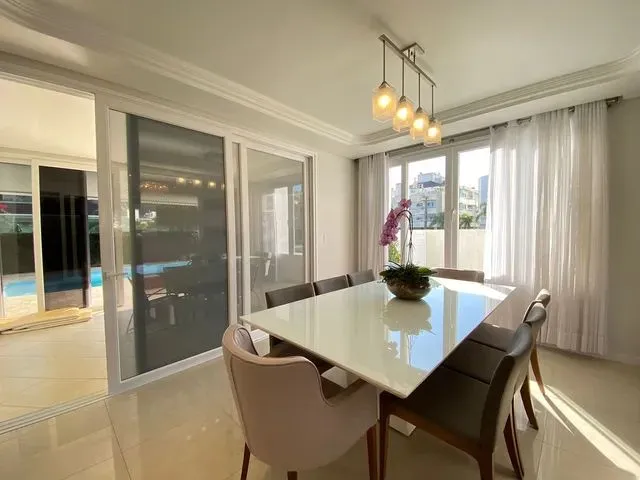 Imagem 8: Casa para Aluguel com 420 Metros Quadrados com 4 Quartos em Jurerê - Florianópolis - Sc