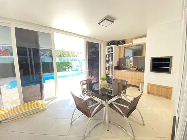 Imagem 13: Casa para Aluguel com 420 Metros Quadrados com 4 Quartos em Jurerê - Florianópolis - Sc
