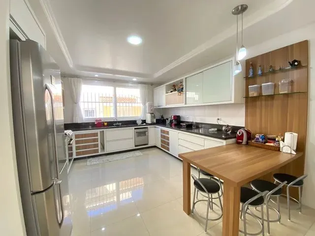 Imagem 5: Casa para Aluguel com 420 Metros Quadrados com 4 Quartos em Jurerê - Florianópolis - Sc