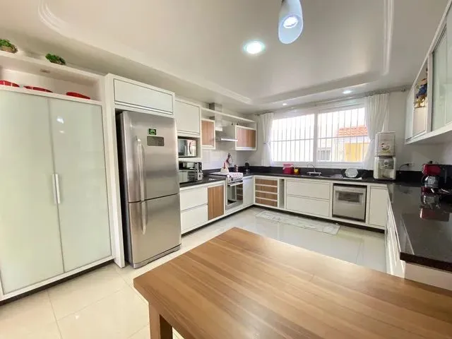 Imagem 15: Casa para Aluguel com 420 Metros Quadrados com 4 Quartos em Jurerê - Florianópolis - Sc
