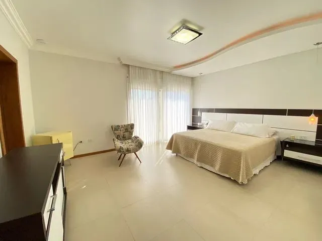 Imagem 11: Casa para Aluguel com 420 Metros Quadrados com 4 Quartos em Jurerê - Florianópolis - Sc