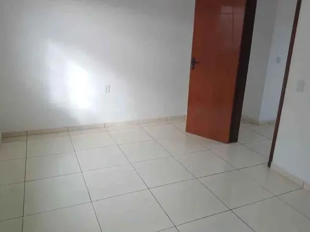 Imagem: A casa possui 3 Dormitórios, 2 Banheiros, 1 Vaga na