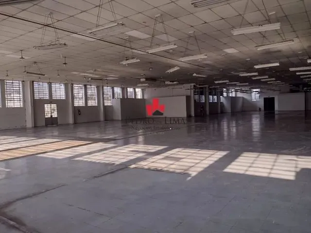 Imagem: Galpão Comercial com 2.100 M² À 800 Metros