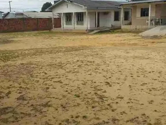 Imagem: A casa possui 2 Dormitórios, 2 Banheiros, 2 Vagas na