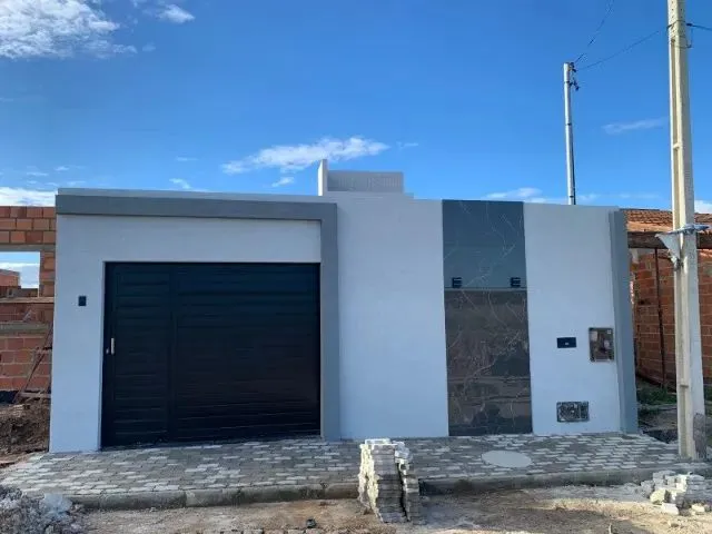 Imagem: A casa possui 2 Dormitórios, 2 Banheiros, 1 Vaga na