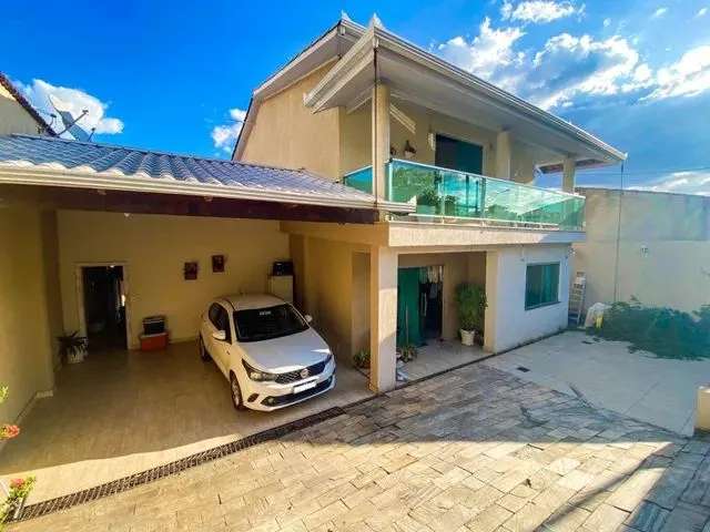 Imagem: Casa com 4 Dormitórios À Venda em Contagem